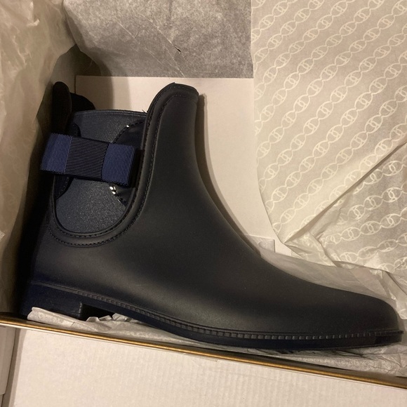 Rain shoes boots-business casual BNIB - Picture 1 of 6
